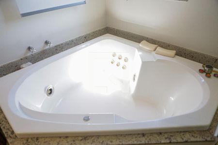 Apartamento à venda com 169m², 2 quartos e 3 vagas Apartamento à venda com 169m², 2 quartos e 3 vagasBanheiro da Suíte 1