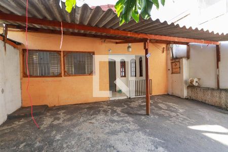 Casa à venda com 240m², 3 quartos e 3 vagas Casa à venda com 240m², 3 quartos e 3 vagasFachada