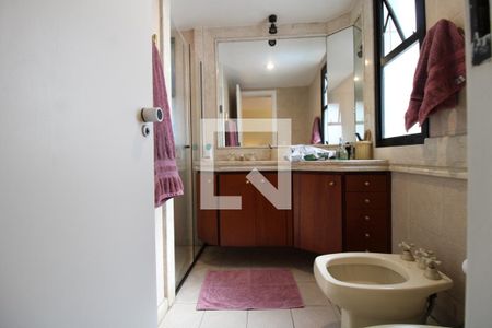 Apartamento à venda com 155m², 4 quartos e 3 vagasBanheiro da suíte 1 