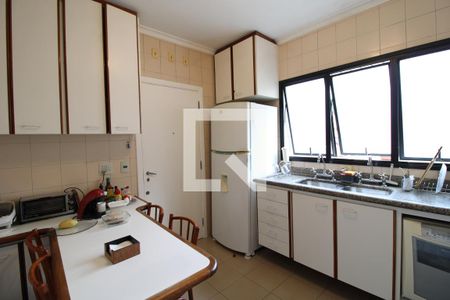 Apartamento à venda com 155m², 4 quartos e 3 vagasCozinha 