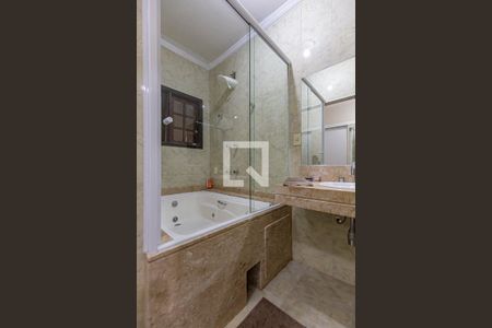 Casa à venda com 224m², 3 quartos e 4 vagasBanheiro da Suite