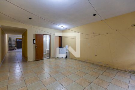 Casa à venda com 224m², 3 quartos e 4 vagasQuintal Fundos