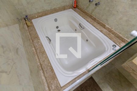 Casa à venda com 224m², 3 quartos e 4 vagasDetalhe do Banheiro da Suite