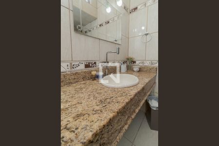 Casa à venda com 250m², 4 quartos e 3 vagas Casa à venda com 250m², 4 quartos e 3 vagasBanheiro