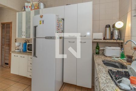 Casa à venda com 250m², 4 quartos e 3 vagas Casa à venda com 250m², 4 quartos e 3 vagasCozinha