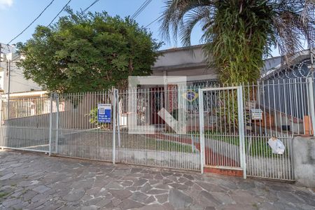 Casa à venda com 250m², 4 quartos e 3 vagas Casa à venda com 250m², 4 quartos e 3 vagasFachada