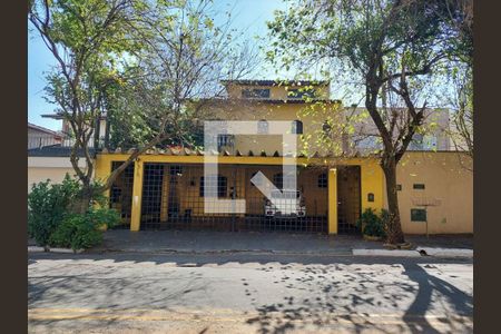 Casa à venda com 298m², 3 quartos e 3 vagas