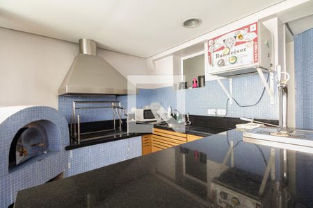 Casa à venda com 430m², 4 quartos e 8 vagas Casa à venda com 430m², 4 quartos e 8 vagasChurrasqueira e Piscina