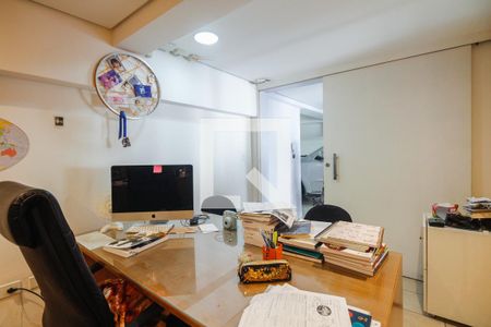 Casa à venda com 430m², 4 quartos e 8 vagas Casa à venda com 430m², 4 quartos e 8 vagasEscritório - Garagem