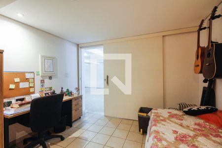 Casa à venda com 430m², 4 quartos e 8 vagas Casa à venda com 430m², 4 quartos e 8 vagasQuarto - Garagem