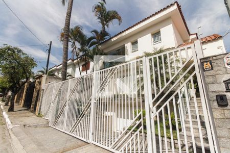 Casa à venda com 430m², 4 quartos e 8 vagas Casa à venda com 430m², 4 quartos e 8 vagasFachada