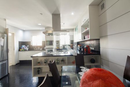 Casa à venda com 430m², 4 quartos e 8 vagas Casa à venda com 430m², 4 quartos e 8 vagasCozinha