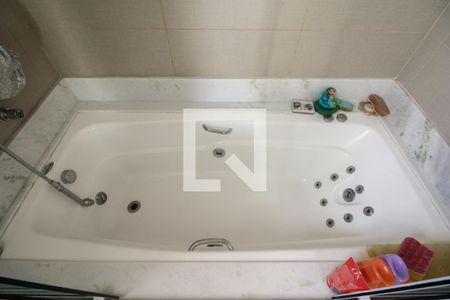 Casa à venda com 430m², 4 quartos e 8 vagas Casa à venda com 430m², 4 quartos e 8 vagasBanheiro Suíte 2