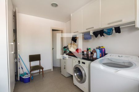 Casa à venda com 430m², 4 quartos e 8 vagas Casa à venda com 430m², 4 quartos e 8 vagasÁrea de Serviço