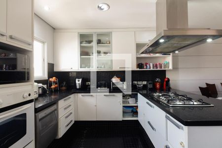 Casa à venda com 430m², 4 quartos e 8 vagas Casa à venda com 430m², 4 quartos e 8 vagasCozinha