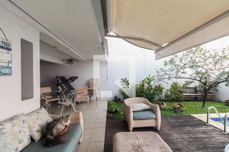 Casa à venda com 430m², 4 quartos e 8 vagas Casa à venda com 430m², 4 quartos e 8 vagasChurrasqueira e Piscina