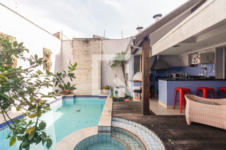 Casa à venda com 430m², 4 quartos e 8 vagas Casa à venda com 430m², 4 quartos e 8 vagasChurrasqueira e Piscina