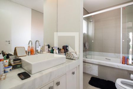 Casa à venda com 430m², 4 quartos e 8 vagas Casa à venda com 430m², 4 quartos e 8 vagasBanheiro Suíte 2