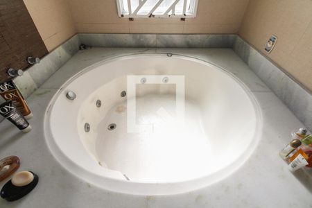 Casa à venda com 430m², 4 quartos e 8 vagas Casa à venda com 430m², 4 quartos e 8 vagasBanheiro Suíte 1