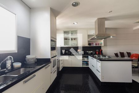 Casa à venda com 430m², 4 quartos e 8 vagas Casa à venda com 430m², 4 quartos e 8 vagasCozinha