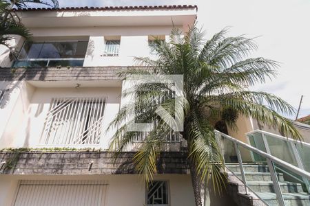 Casa à venda com 430m², 4 quartos e 8 vagas Casa à venda com 430m², 4 quartos e 8 vagasFachada