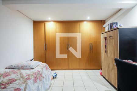 Casa à venda com 430m², 4 quartos e 8 vagas Casa à venda com 430m², 4 quartos e 8 vagasQuarto - Garagem