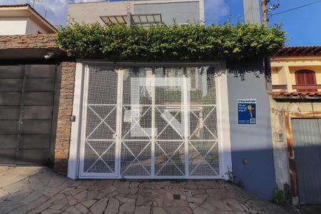 Casa à venda com 240m², 4 quartos e 4 vagas Casa à venda com 240m², 4 quartos e 4 vagasFachada Casa