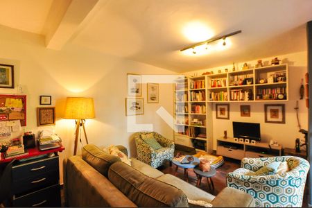 Sala de TV de casa à venda com 3 quartos, 180m² em Vila Madalena, São Paulo