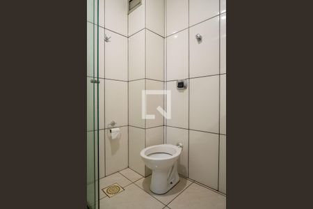 Banheiro de kitnet/studio para alugar com 1 quarto, 28m² em Centro Histórico, Porto Alegre