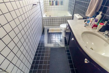 Apartamento à venda com 300m², 3 quartos e 1 vagaBanheiro 1- Suíte