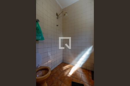 Casa à venda com 150m², 4 quartos e 6 vagas Casa à venda com 150m², 4 quartos e 6 vagasBanheiro