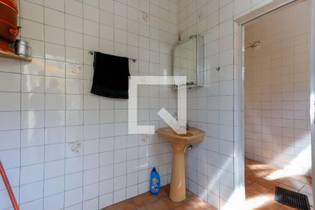 Casa à venda com 150m², 4 quartos e 6 vagas Casa à venda com 150m², 4 quartos e 6 vagasBanheiro