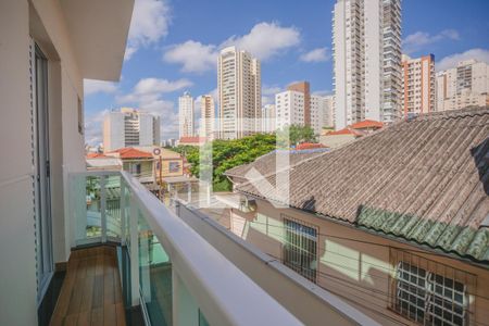 Casa de condomínio à venda com 220m², 3 quartos e 2 vagas Casa de condomínio à venda com 220m², 3 quartos e 2 vagasVaranda