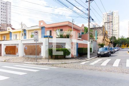 Casa à venda com 104m², 3 quartos e 2 vagas Casa à venda com 104m², 3 quartos e 2 vagasFachada