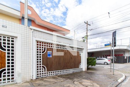 Casa à venda com 104m², 3 quartos e 2 vagas Casa à venda com 104m², 3 quartos e 2 vagasFachada