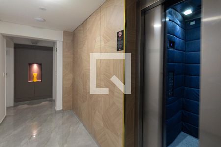 Studio à venda com 27m², 1 quarto e sem vaga Studio à venda com 27m², 1 quarto e sem vagaHall