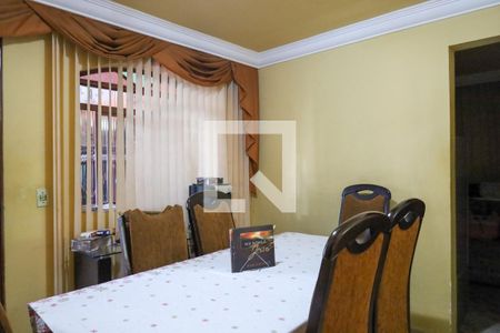 Casa à venda com 360m², 6 quartos e 2 vagas Casa à venda com 360m², 6 quartos e 2 vagasSala