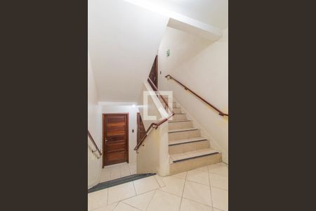 Apartamento à venda com 84m², 1 quarto e 1 vagaEscada