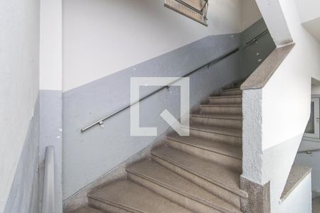 Apartamento à venda com 70m², 2 quartos e 1 vaga Apartamento à venda com 70m², 2 quartos e 1 vagaÁrea comum - Escadas