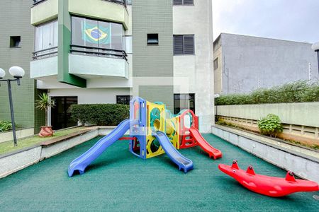 Apartamento à venda com 75m², 2 quartos e 2 vagasÁrea comum - Playground