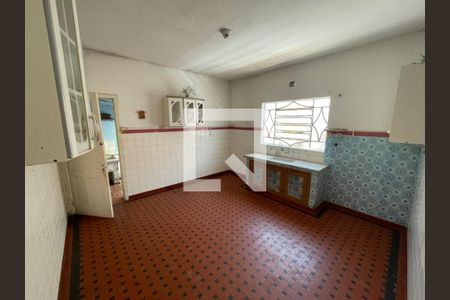 Casa à venda com 196m², 4 quartos e 1 vaga