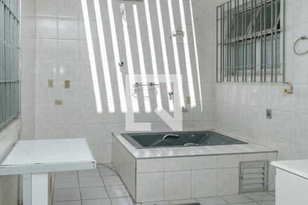 Casa à venda com 262m², 3 quartos e 3 vagas Casa à venda com 262m², 3 quartos e 3 vagasHidromassagem