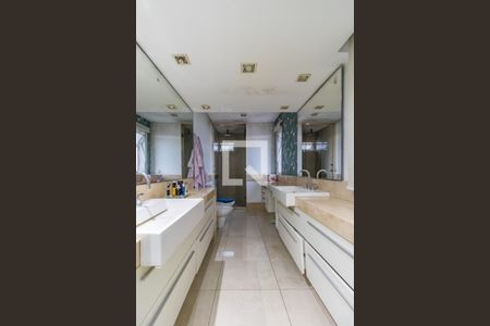 Apartamento para alugar com 360m², 3 quartos e 5 vagas Apartamento para alugar com 360m², 3 quartos e 5 vagasBanheiro da Suíte 2