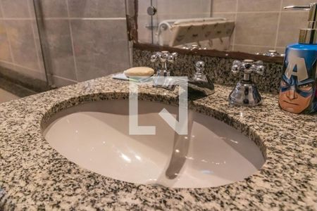 Apartamento para alugar com 360m², 3 quartos e 5 vagas Apartamento para alugar com 360m², 3 quartos e 5 vagasBanheiro da Suíte 1