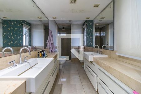 Apartamento para alugar com 360m², 3 quartos e 5 vagas Apartamento para alugar com 360m², 3 quartos e 5 vagasBanheiro da Suíte 2