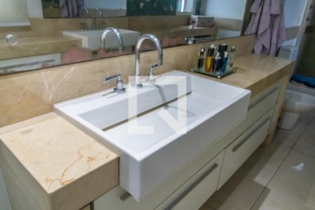 Apartamento para alugar com 360m², 3 quartos e 5 vagas Apartamento para alugar com 360m², 3 quartos e 5 vagasBanheiro da Suíte 2