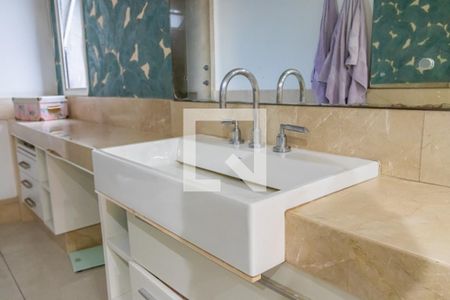 Apartamento para alugar com 360m², 3 quartos e 5 vagas Apartamento para alugar com 360m², 3 quartos e 5 vagasBanheiro da Suíte 2