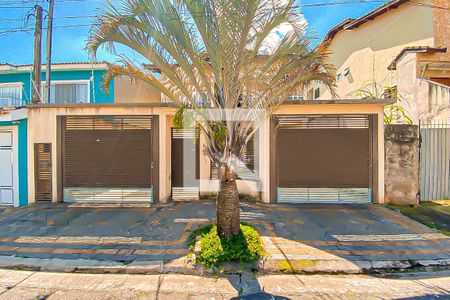 Casa à venda com 267m², 3 quartos e 4 vagas Casa à venda com 267m², 3 quartos e 4 vagasFachada da casa