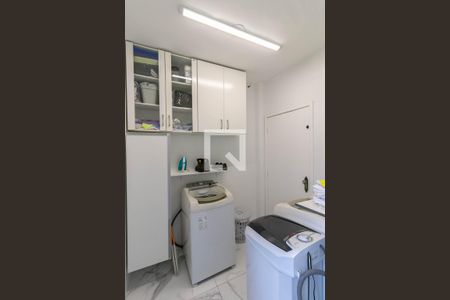 Apartamento à venda com 240m², 3 quartos e 3 vagas Apartamento à venda com 240m², 3 quartos e 3 vagasCozinha e Área de Serviço