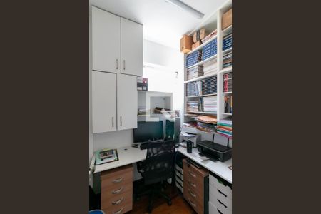 Apartamento à venda com 240m², 3 quartos e 3 vagas Apartamento à venda com 240m², 3 quartos e 3 vagasCozinha e Área de Serviço